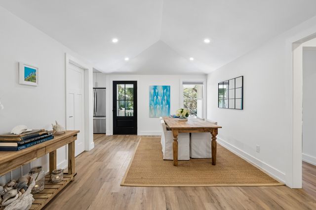 16 Twin Oaks Lane, Isle Of Palms, SC 29451