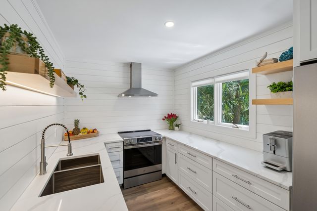 16 Twin Oaks Lane, Isle Of Palms, SC 29451