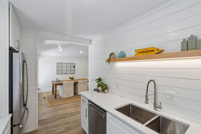 16 Twin Oaks Lane, Isle Of Palms, SC 29451