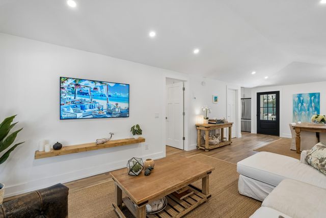 16 Twin Oaks Lane, Isle Of Palms, SC 29451