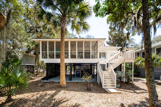 16 Twin Oaks Lane, Isle Of Palms, SC 29451