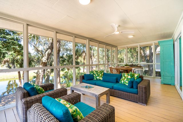 16 Twin Oaks Lane, Isle Of Palms, SC 29451