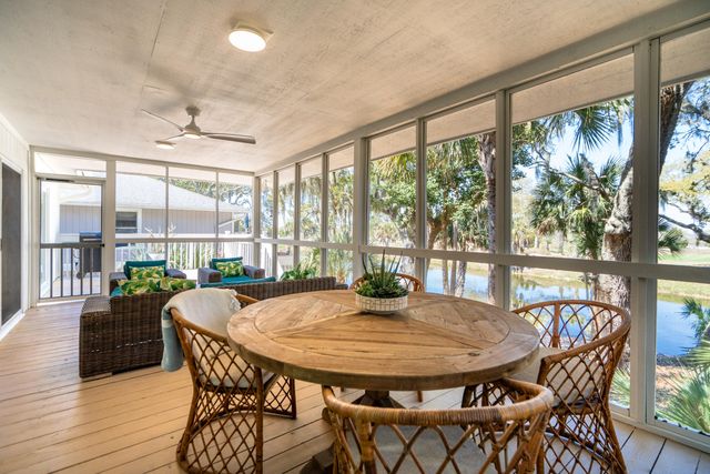 16 Twin Oaks Lane, Isle Of Palms, SC 29451