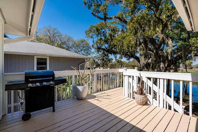 16 Twin Oaks Lane, Isle Of Palms, SC 29451