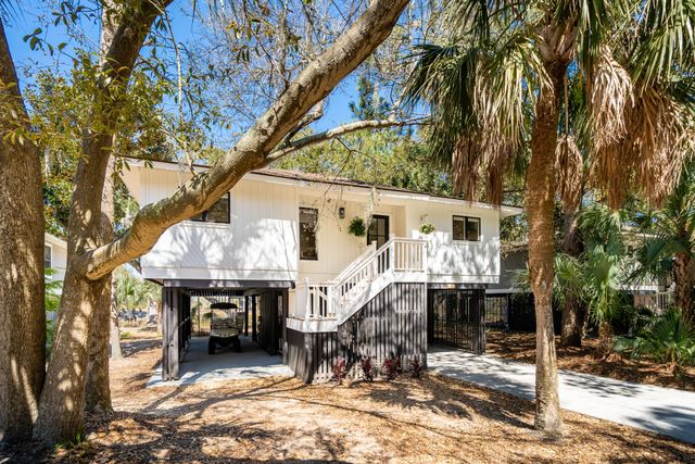 16 Twin Oaks Lane, Isle Of Palms, SC 29451