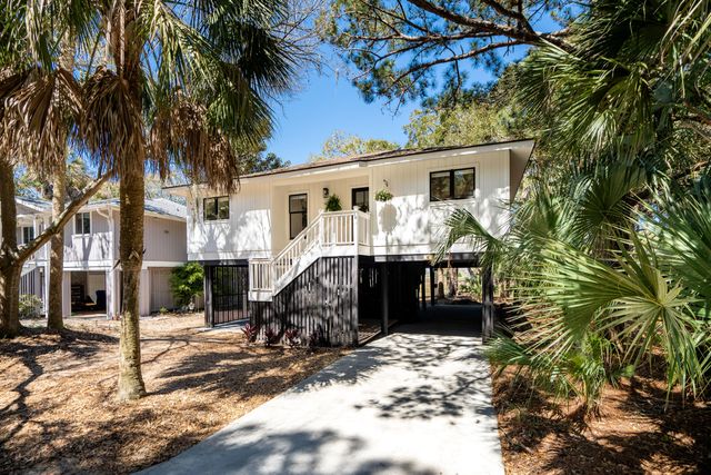 16 Twin Oaks Lane, Isle Of Palms, SC 29451