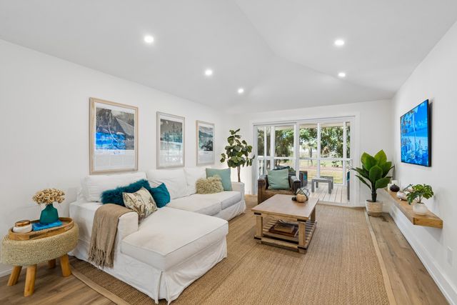 16 Twin Oaks Lane, Isle Of Palms, SC 29451