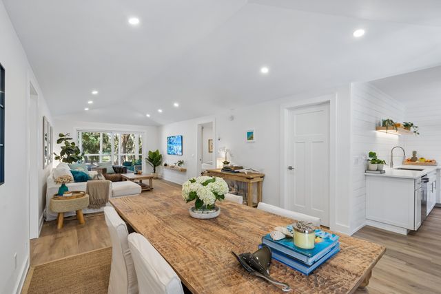 16 Twin Oaks Lane, Isle Of Palms, SC 29451