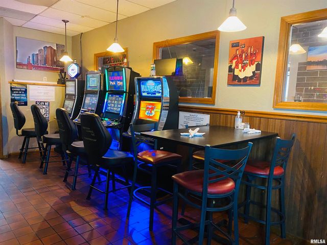 118 W 10TH Avenue, Milan, IL 61264