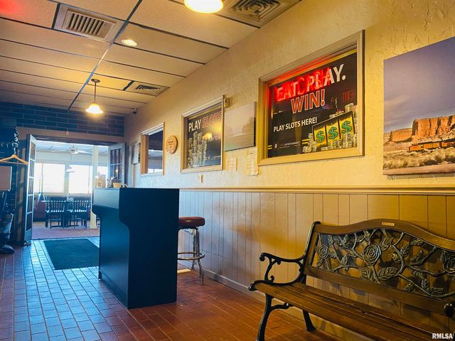 118 W 10TH Avenue, Milan, IL 61264