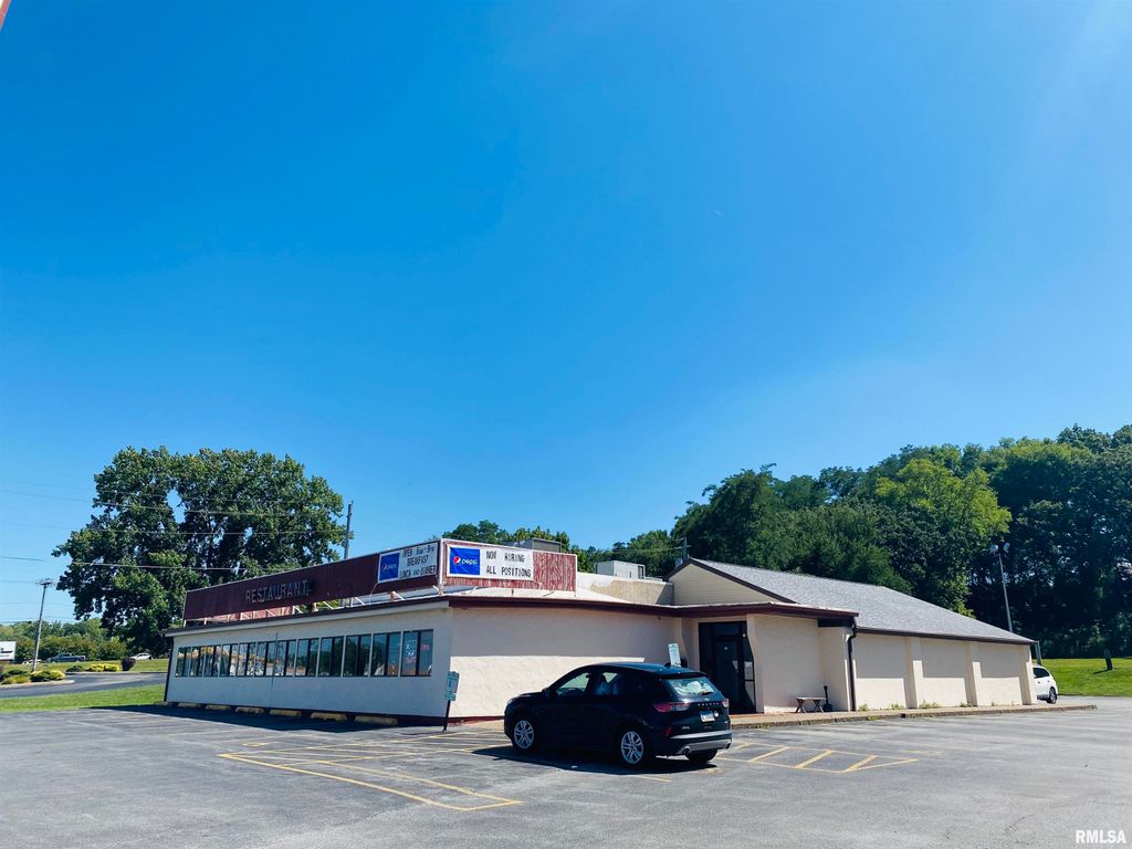 118 W 10TH Avenue, Milan, IL 61264