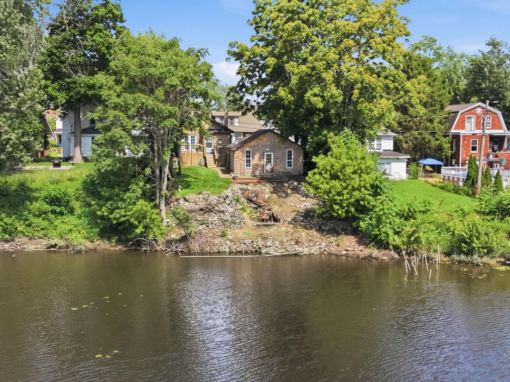 650 Water Street, Hobart, IN 46342