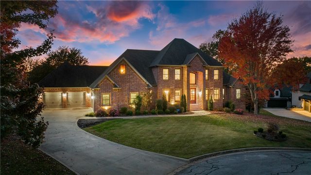 10 S Plymouth Lane, Rogers, AR 72758