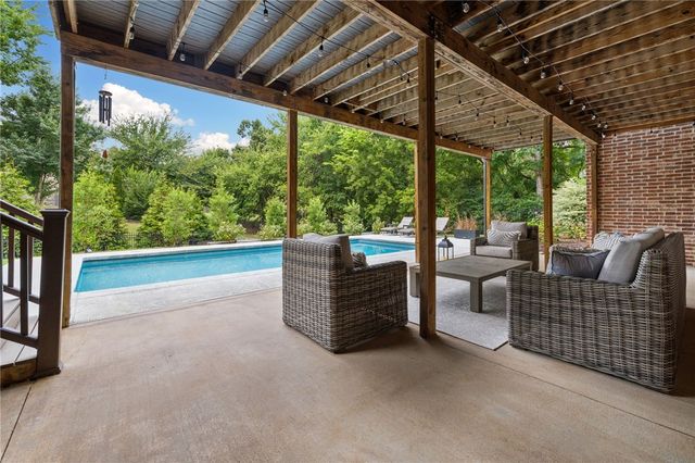 10 S Plymouth Lane, Rogers, AR 72758