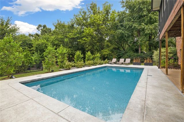 10 S Plymouth Lane, Rogers, AR 72758