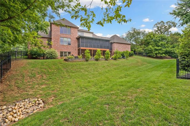 10 S Plymouth Lane, Rogers, AR 72758