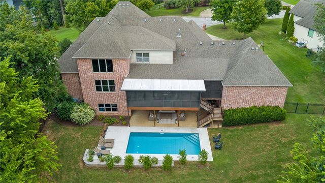 10 S Plymouth Lane, Rogers, AR 72758