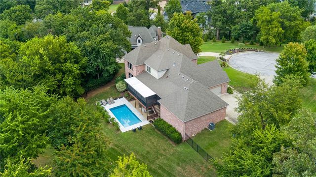 10 S Plymouth Lane, Rogers, AR 72758