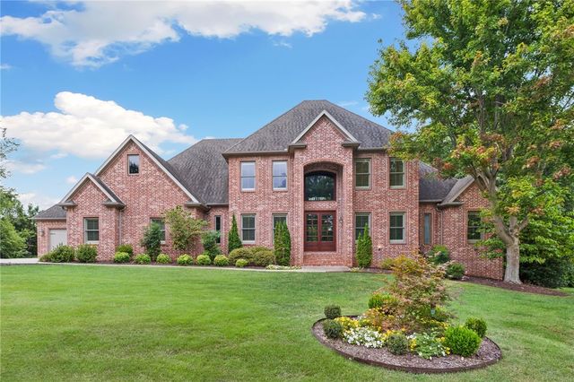 10 S Plymouth Lane, Rogers, AR 72758