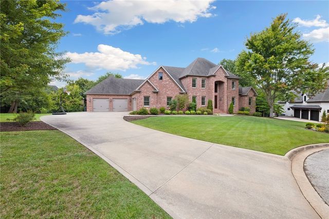 10 S Plymouth Lane, Rogers, AR 72758