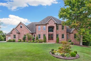 10 S Plymouth Lane, Rogers, AR 72758