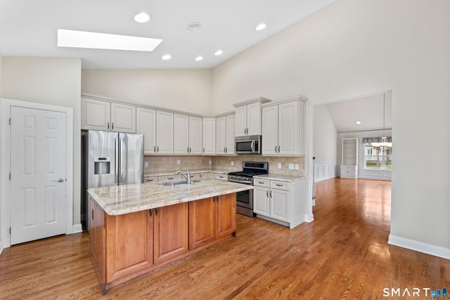 20 Brookside Court 20, Newtown, CT 06470