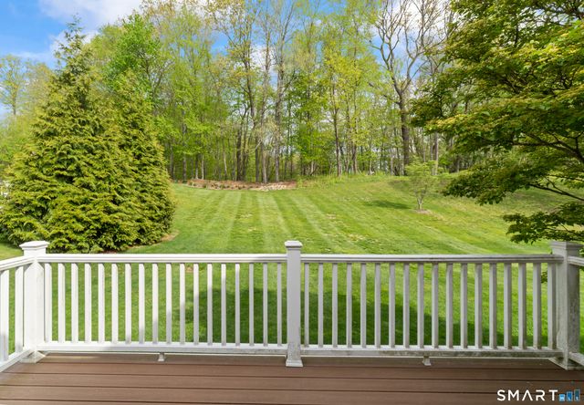 20 Brookside Court 20, Newtown, CT 06470