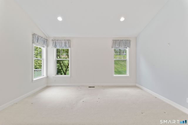 20 Brookside Court 20, Newtown, CT 06470