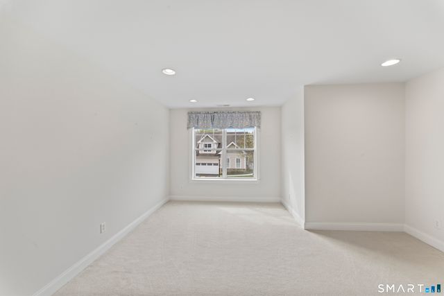 20 Brookside Court 20, Newtown, CT 06470