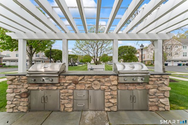 20 Brookside Court 20, Newtown, CT 06470