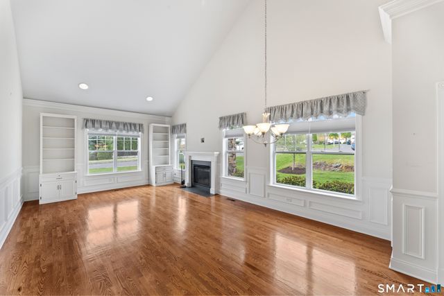 20 Brookside Court 20, Newtown, CT 06470