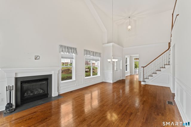 20 Brookside Court 20, Newtown, CT 06470