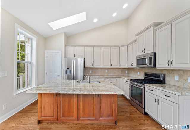 20 Brookside Court 20, Newtown, CT 06470