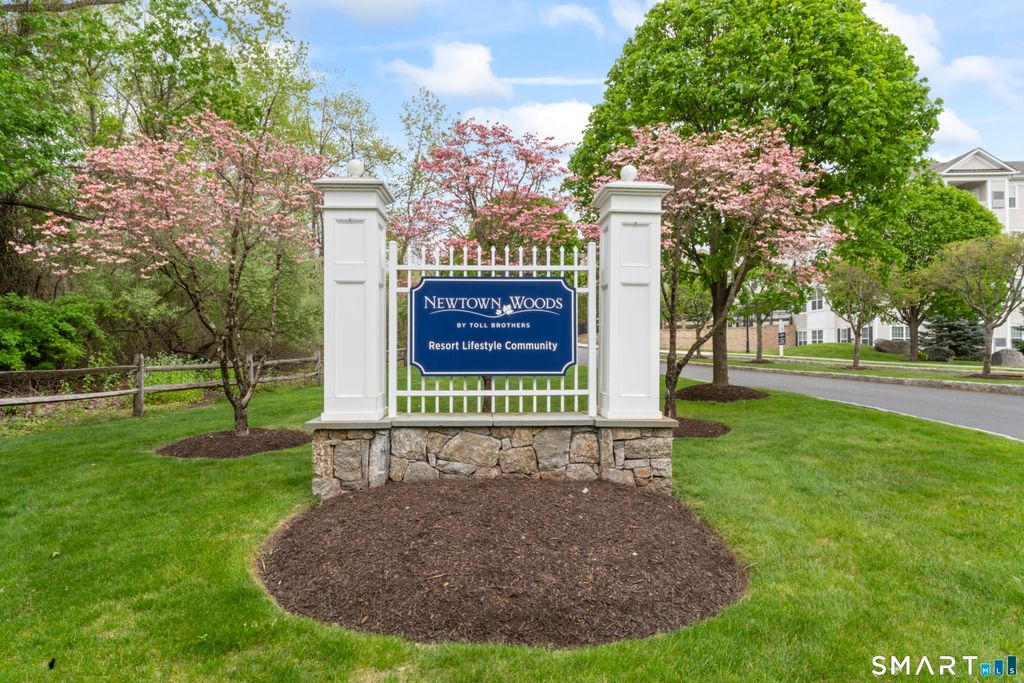 20 Brookside Court 20, Newtown, CT 06470