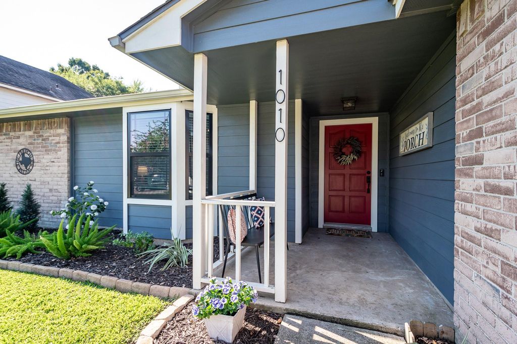 1010 Briarwood Court, Deer Park, TX 77536