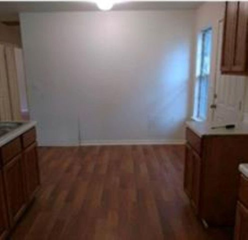 1131 W Front Street, Sealy, TX 77474