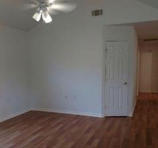 1131 W Front Street, Sealy, TX 77474