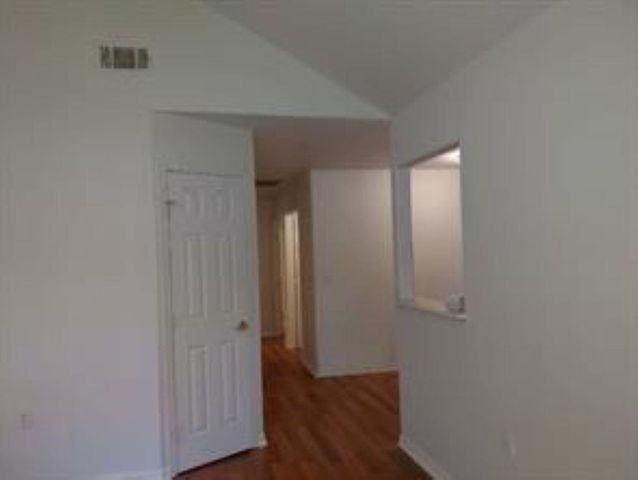 1131 W Front Street, Sealy, TX 77474