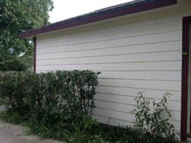 1131 W Front Street, Sealy, TX 77474