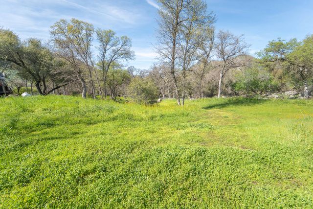 44294 Sequoia Oaks Drive, Three Rivers, CA 93271