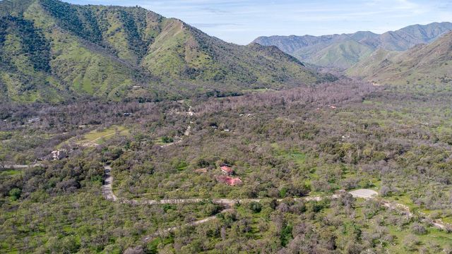 44294 Sequoia Oaks Drive, Three Rivers, CA 93271