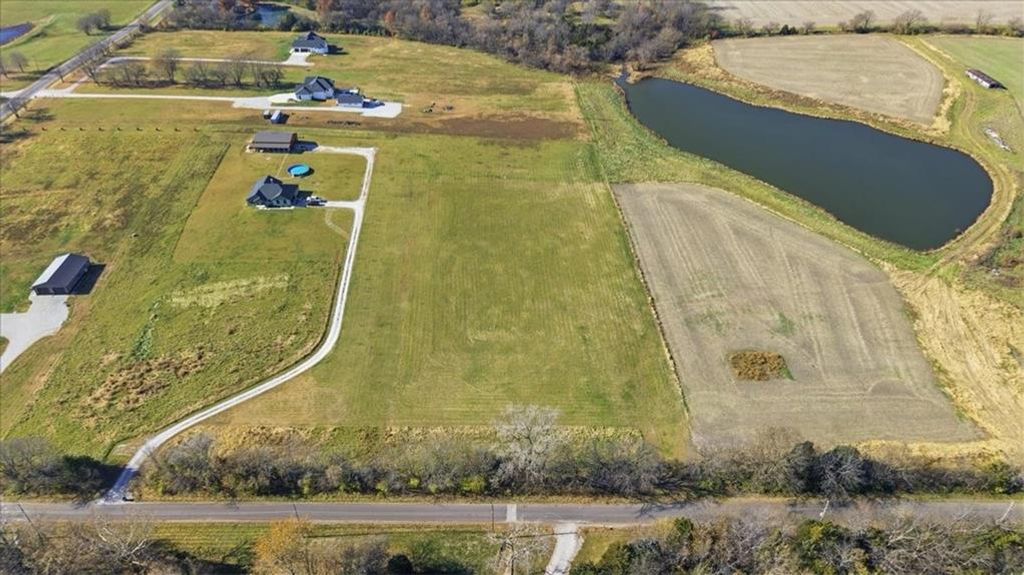 13716 Gammon Road, Lake Lotawana, MO 64086