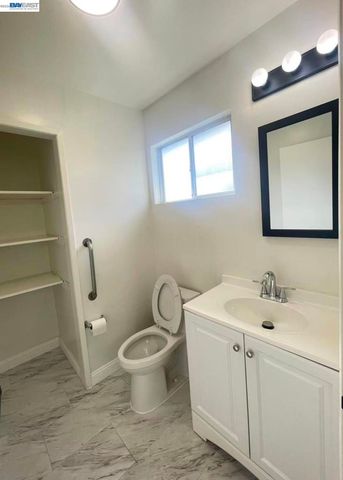 318 Cypress St D, Alameda, CA 94501