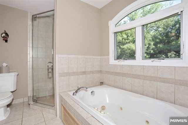 620 Ridgewood Road, Twp Of Washington, NJ 07676