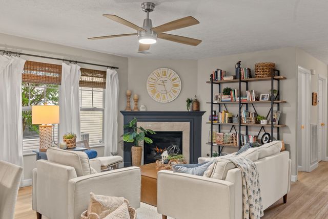 1038 Lexington Farms Dr, Spring Hill, TN 37174