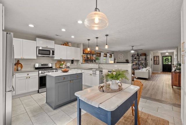 1038 Lexington Farms Dr, Spring Hill, TN 37174