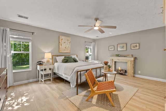 1038 Lexington Farms Dr, Spring Hill, TN 37174