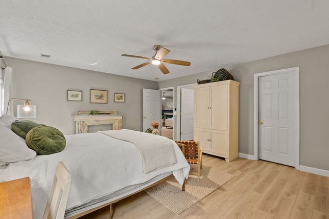 1038 Lexington Farms Dr, Spring Hill, TN 37174
