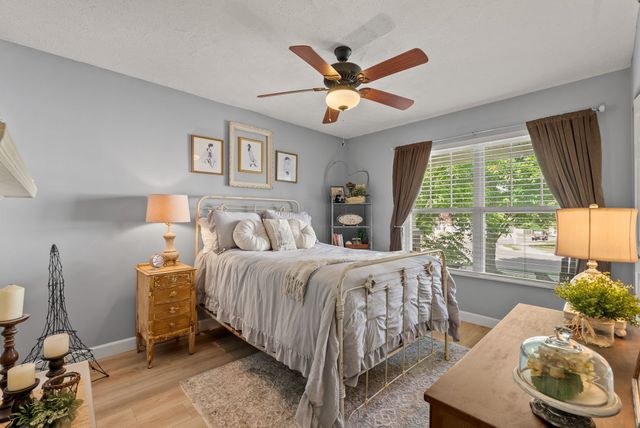 1038 Lexington Farms Dr, Spring Hill, TN 37174