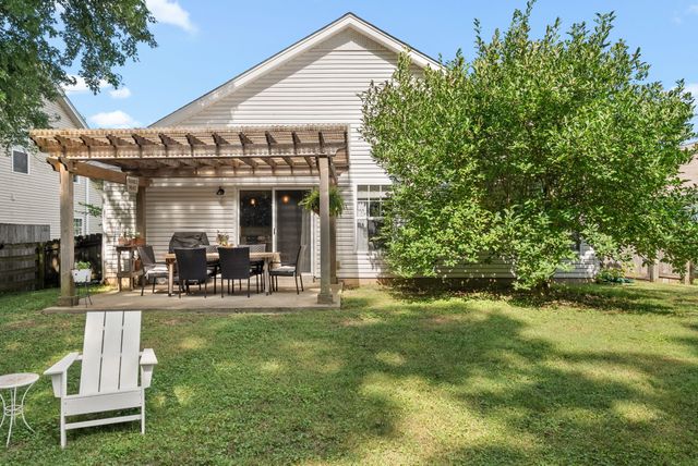 1038 Lexington Farms Dr, Spring Hill, TN 37174